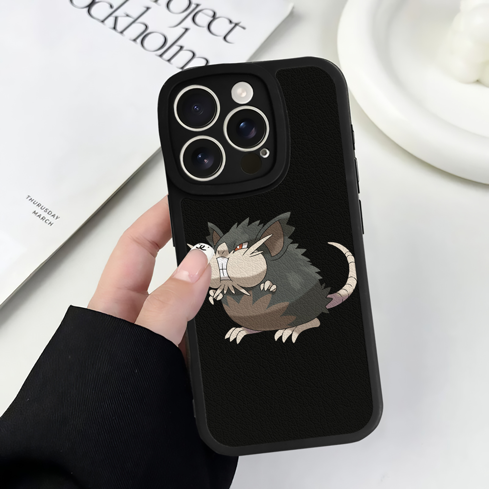 （画像用） ポケットモンスター Pokémon 【iPhone 16シリーズ対応】シリコンスマホケース（レザー調） 材質：シリコン